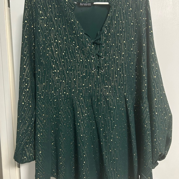 BloomChic Tops - BloomChic Emerald Green Lace-Up Star Print Peplum Tunic